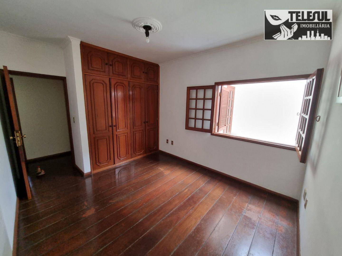 Casa à venda com 4 quartos, 382m² - Foto 12