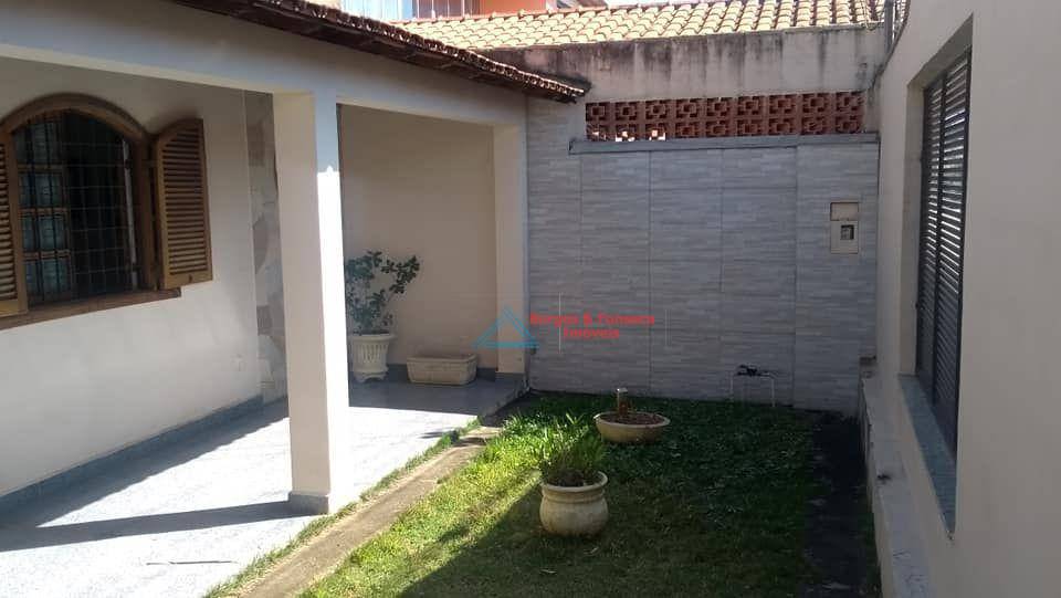 Casa à venda com 3 quartos, 271m² - Foto 6