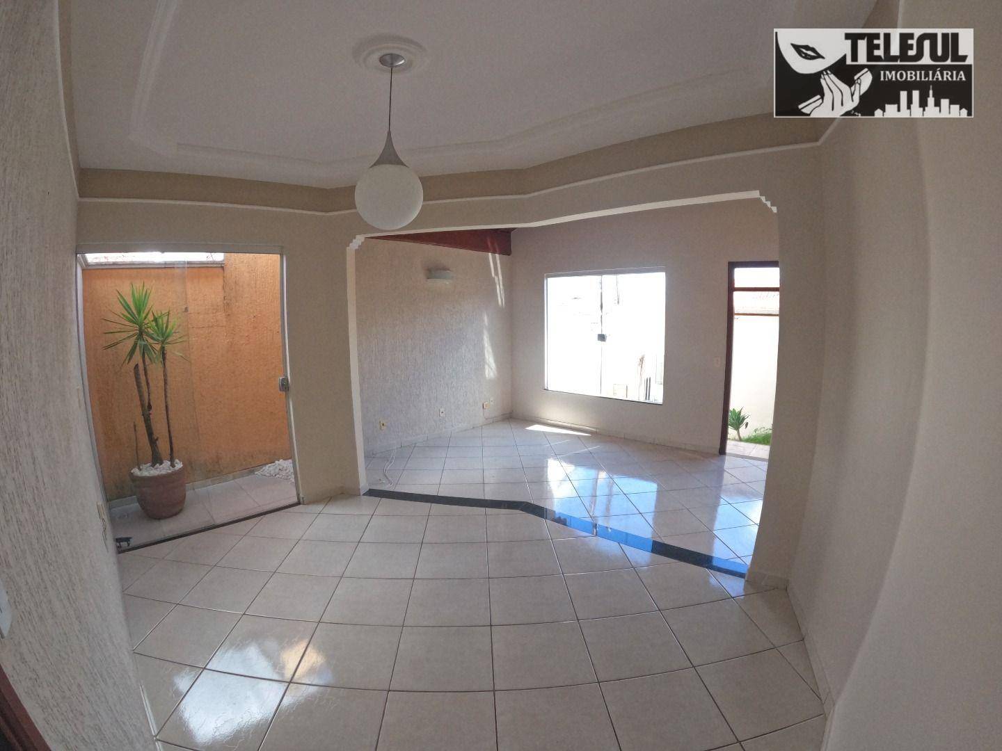 Casa à venda com 3 quartos, 250m² - Foto 2