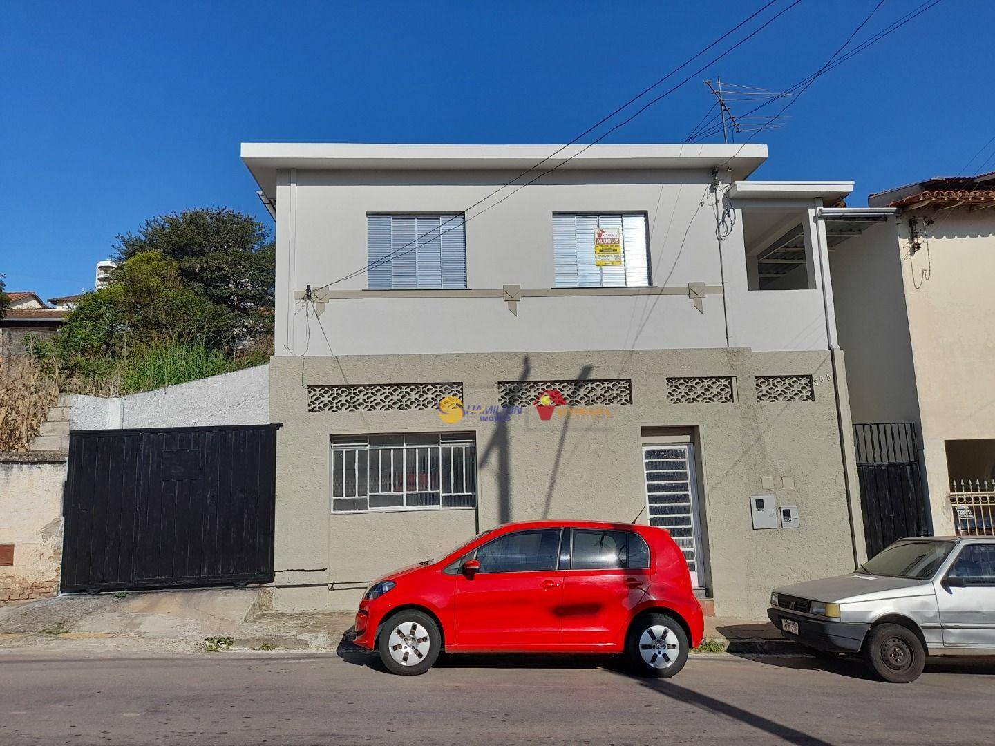 Casa à venda com 4 quartos, 216m² - Foto 1