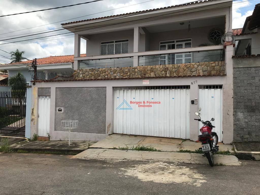 Casa à venda com 4 quartos, 250m² - Foto 1