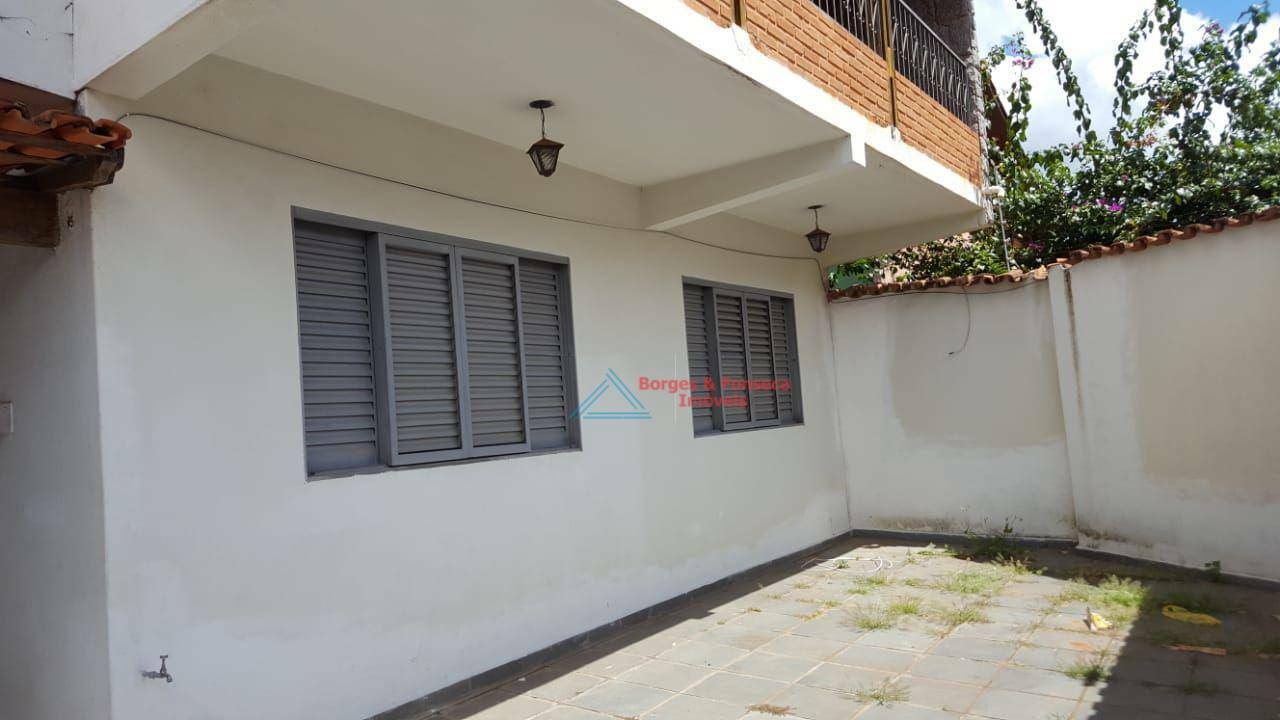 Casa à venda com 6 quartos, 360m² - Foto 2