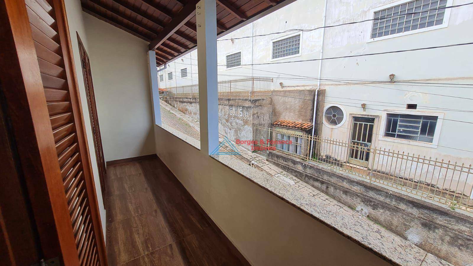 Casa à venda com 4 quartos, 178m² - Foto 2