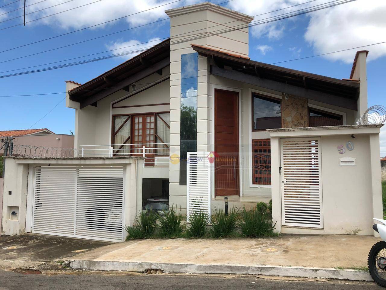 Casa à venda com 4 quartos, 360m² - Foto 1