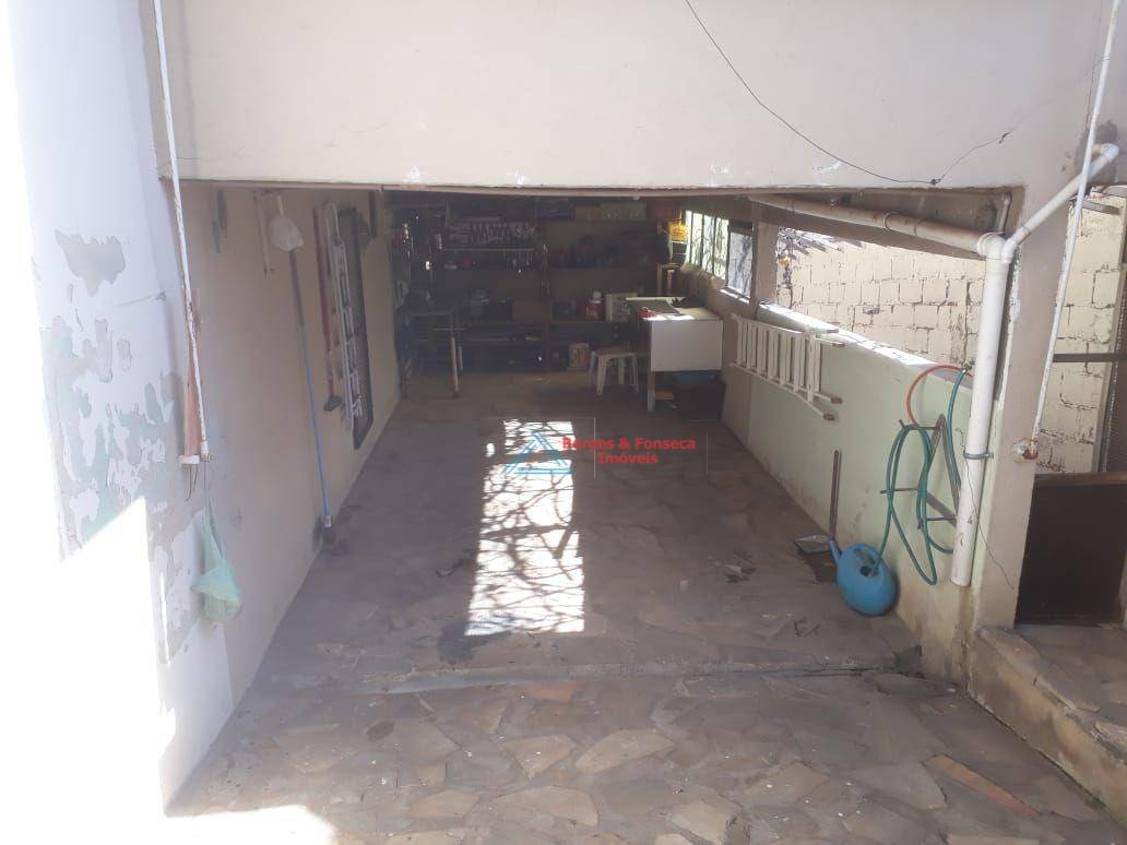 Casa à venda com 3 quartos, 300m² - Foto 20