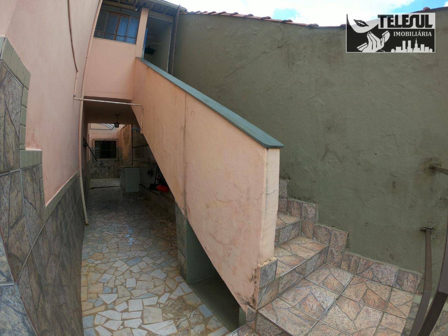 Casa à venda com 3 quartos, 250m² - Foto 2