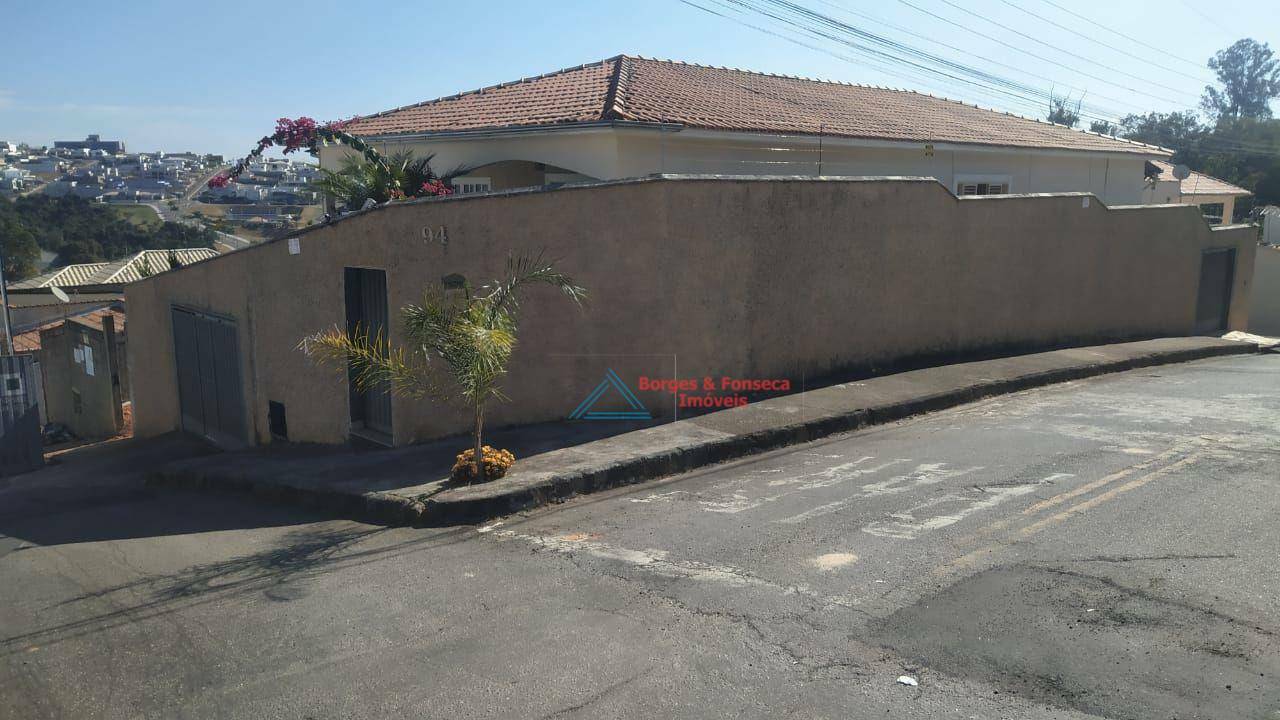 Casa à venda com 3 quartos, 300m² - Foto 2