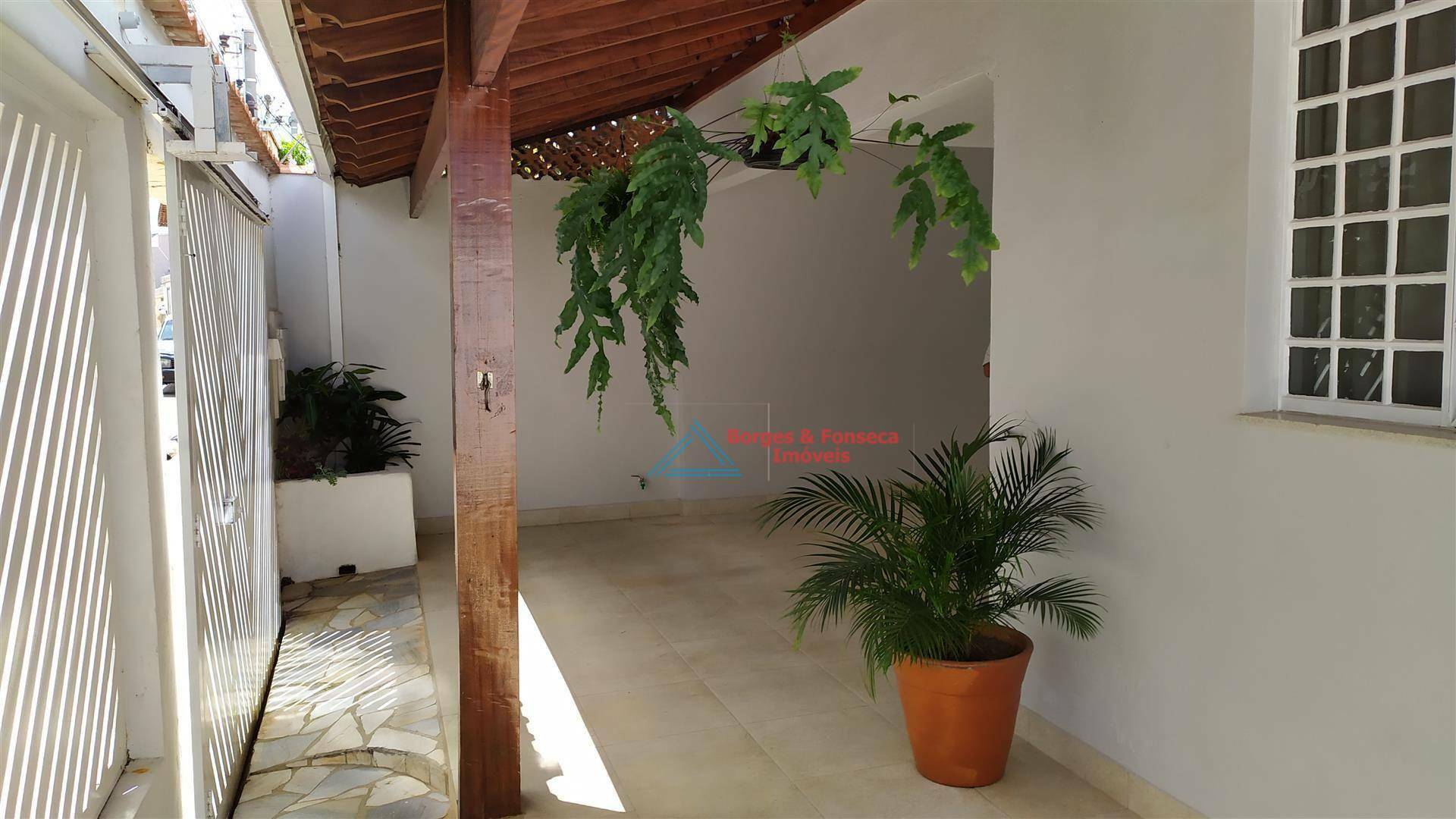 Casa à venda com 3 quartos, 300m² - Foto 3