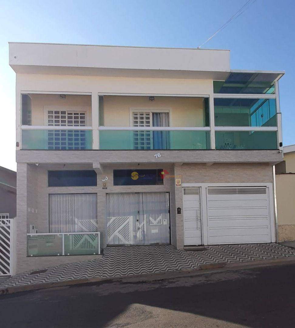 Casa à venda com 3 quartos, 260m² - Foto 1