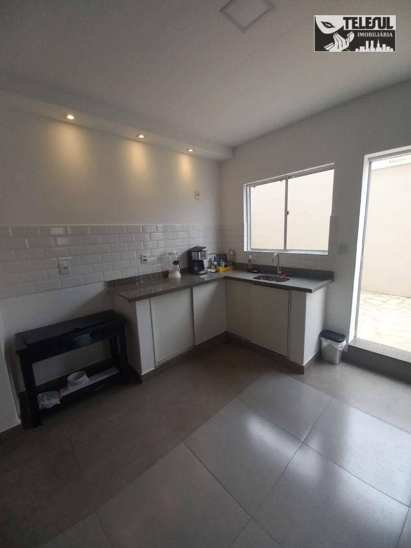 Casa à venda com 3 quartos, 200m² - Foto 14