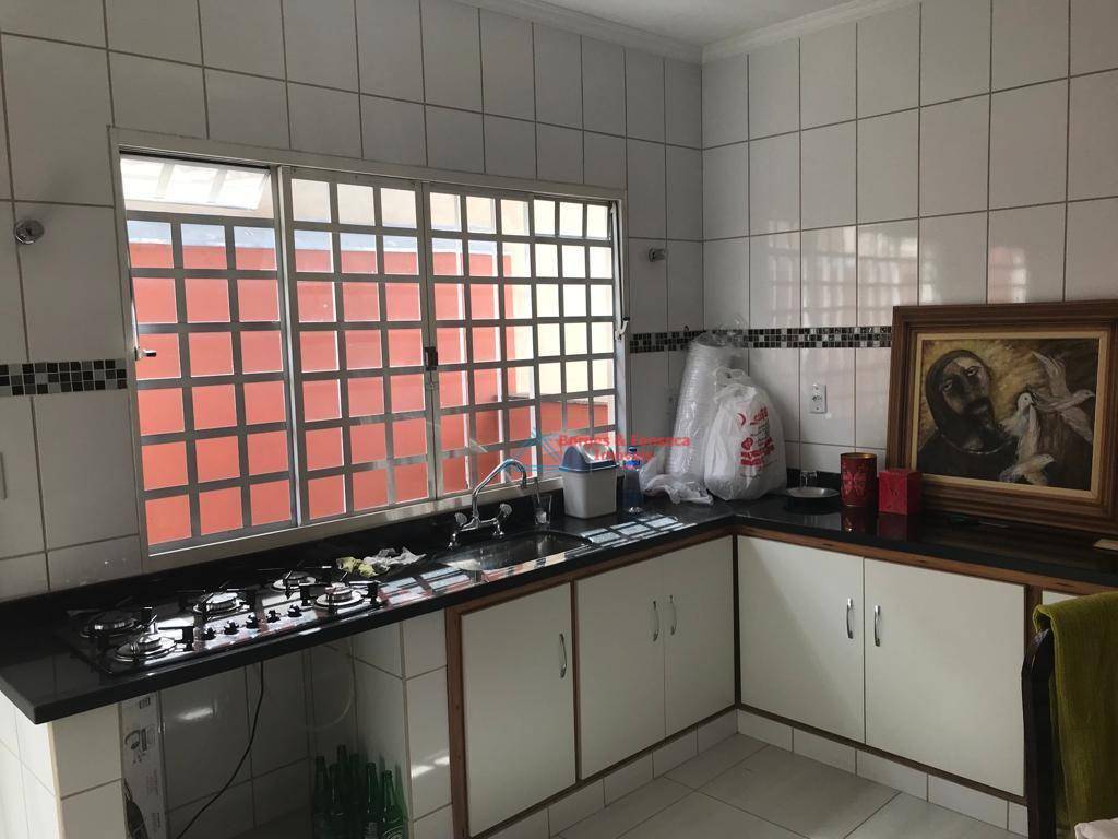 Casa à venda com 2 quartos, 200m² - Foto 13