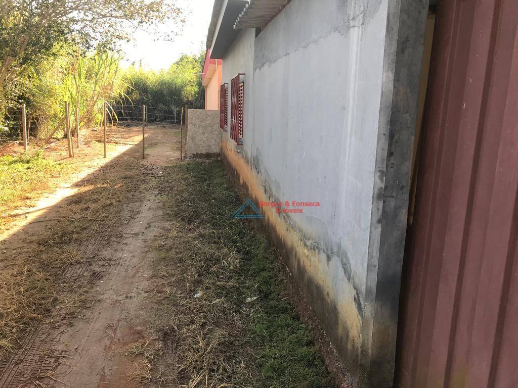 Chácara à venda com 2 quartos, 750m² - Foto 1