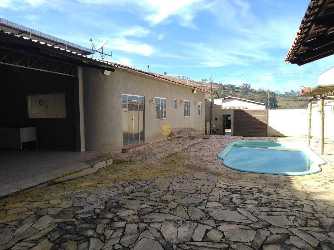 Casa à venda com 3 quartos, 300m² - Foto 1