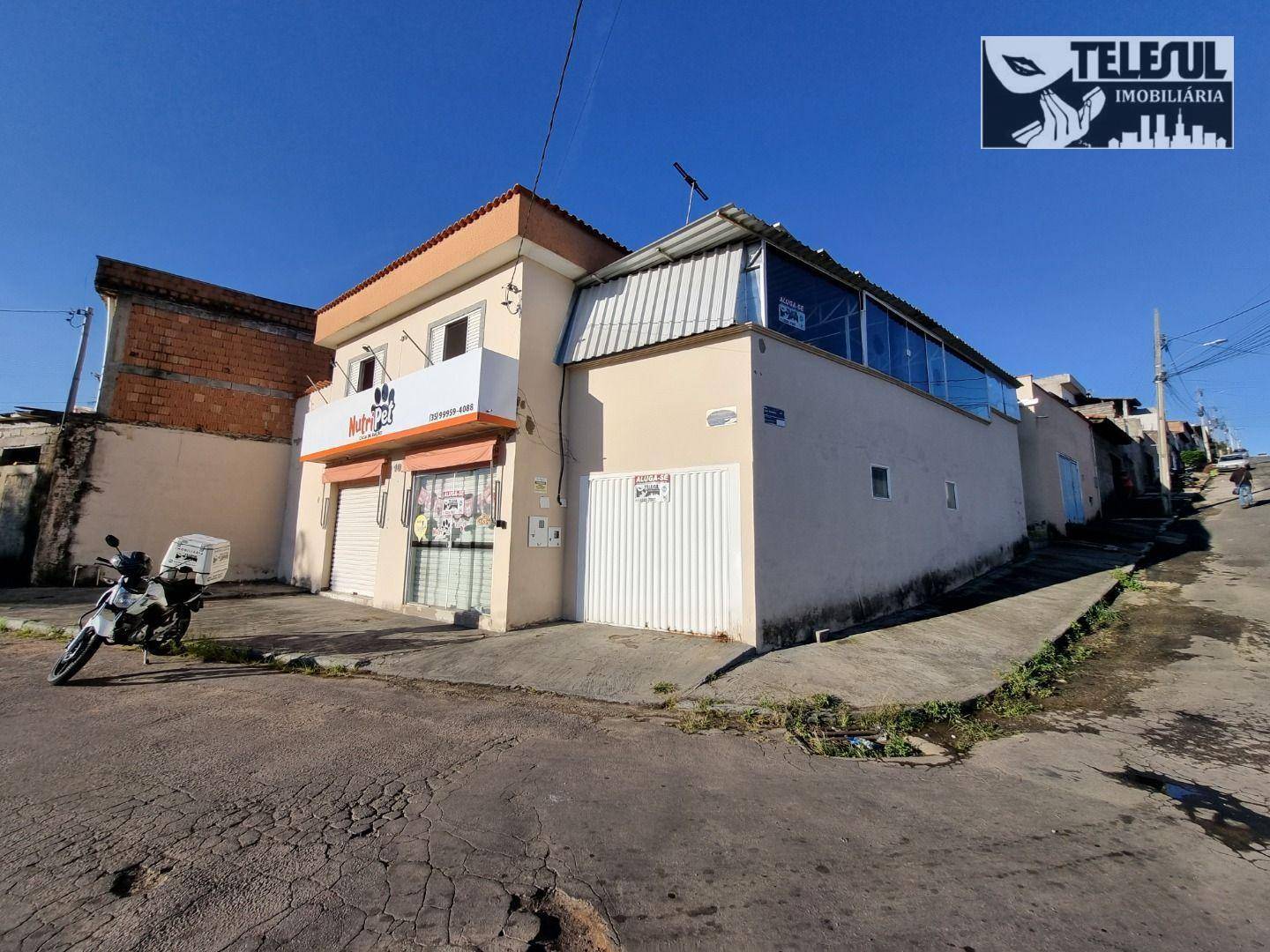 Casa à venda com 3 quartos, 190m² - Foto 1