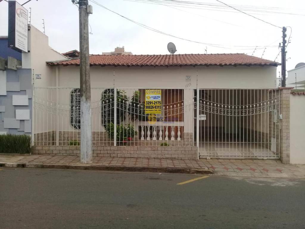 Casa à venda com 3 quartos, 202m² - Foto 1