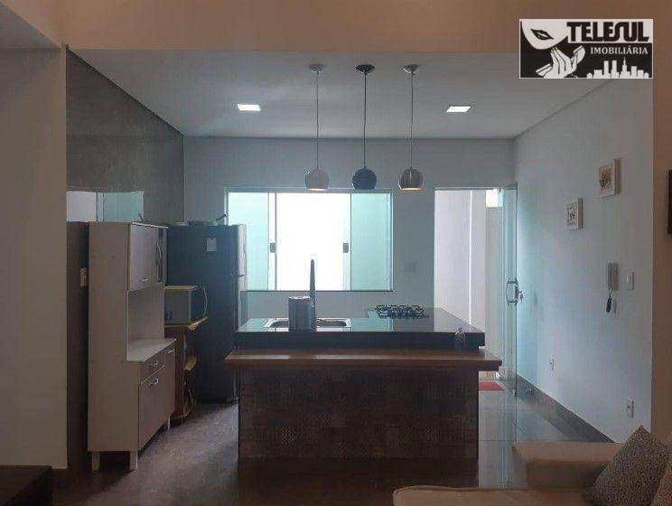 Casa à venda com 3 quartos, 250m² - Foto 2