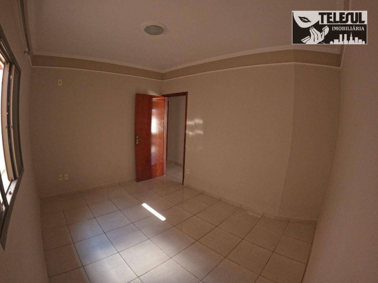 Casa à venda com 3 quartos, 250m² - Foto 3