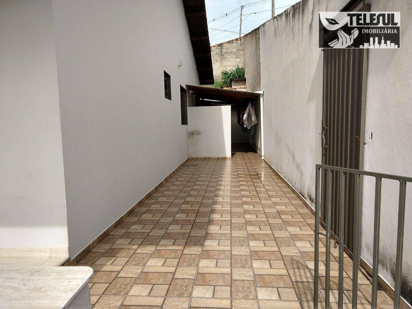 Casa à venda com 3 quartos, 331m² - Foto 9