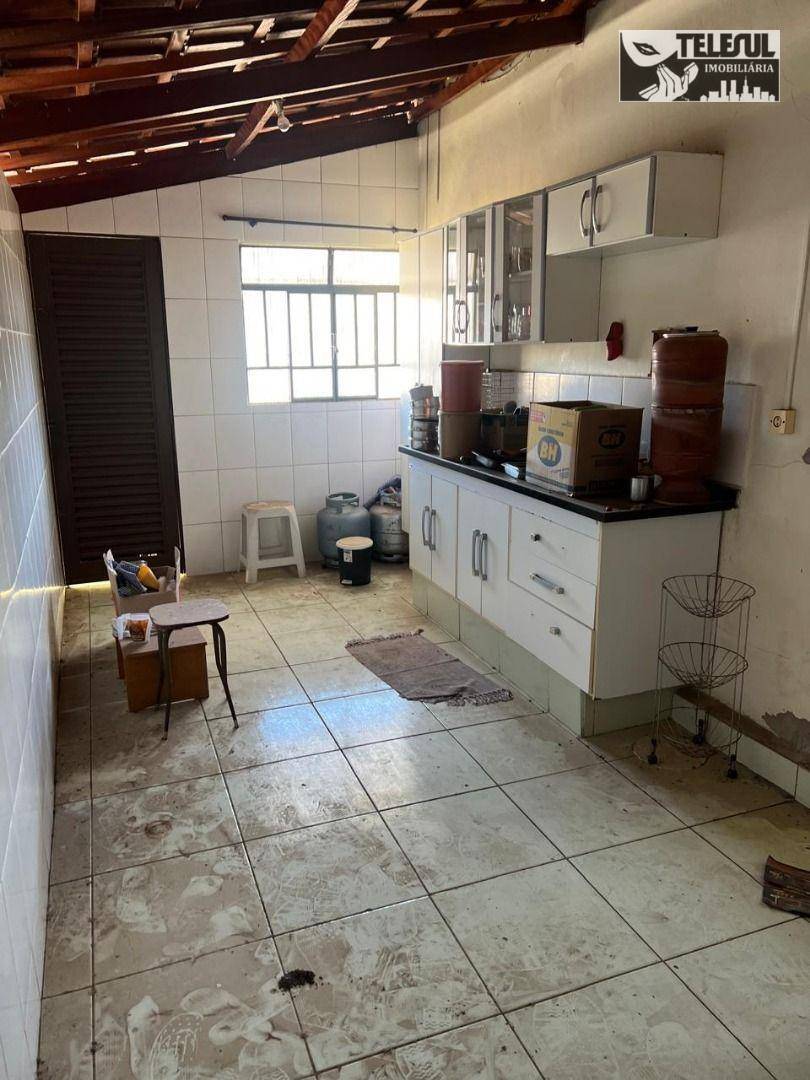 Casa à venda com 3 quartos, 250m² - Foto 14