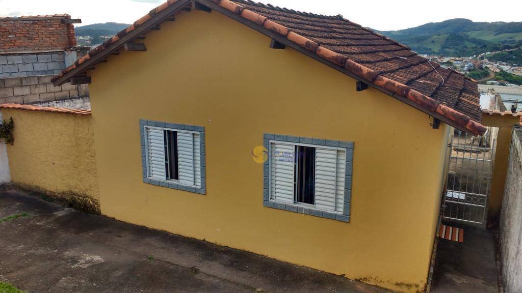 Casa à venda com 2 quartos, 200m² - Foto 1