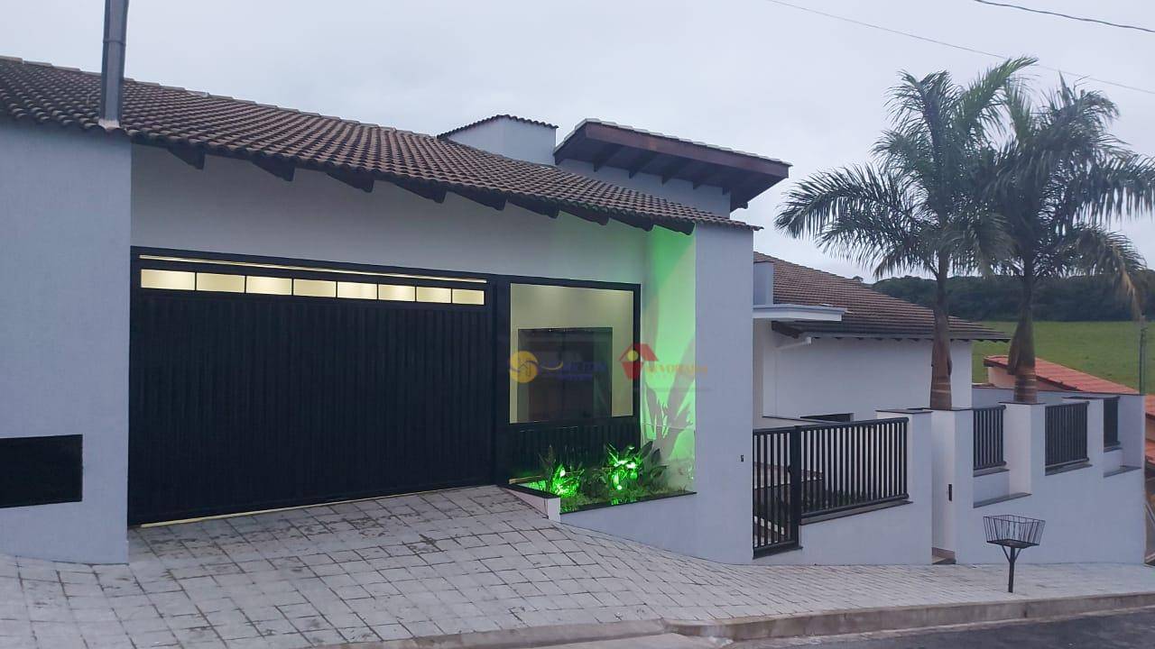 Casa à venda com 4 quartos, 600m² - Foto 1