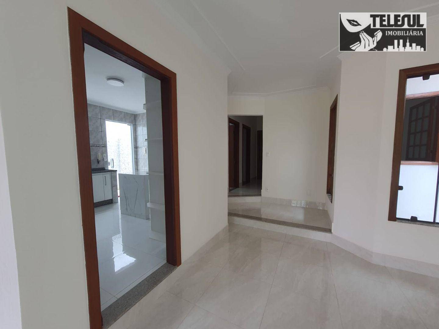 Casa à venda com 3 quartos, 250m² - Foto 3