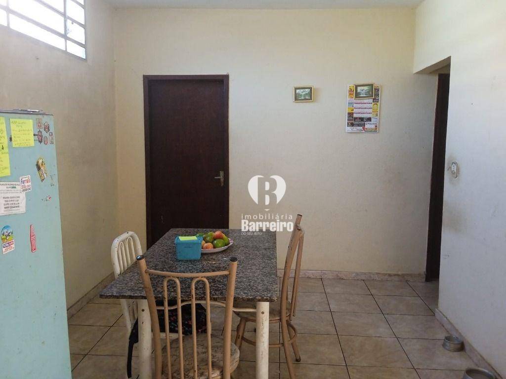 Casa à venda com 6 quartos, 360m² - Foto 5