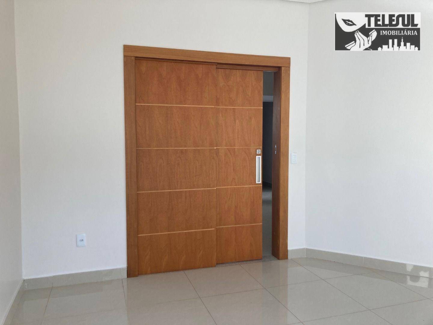 Casa à venda com 3 quartos, 200m² - Foto 4