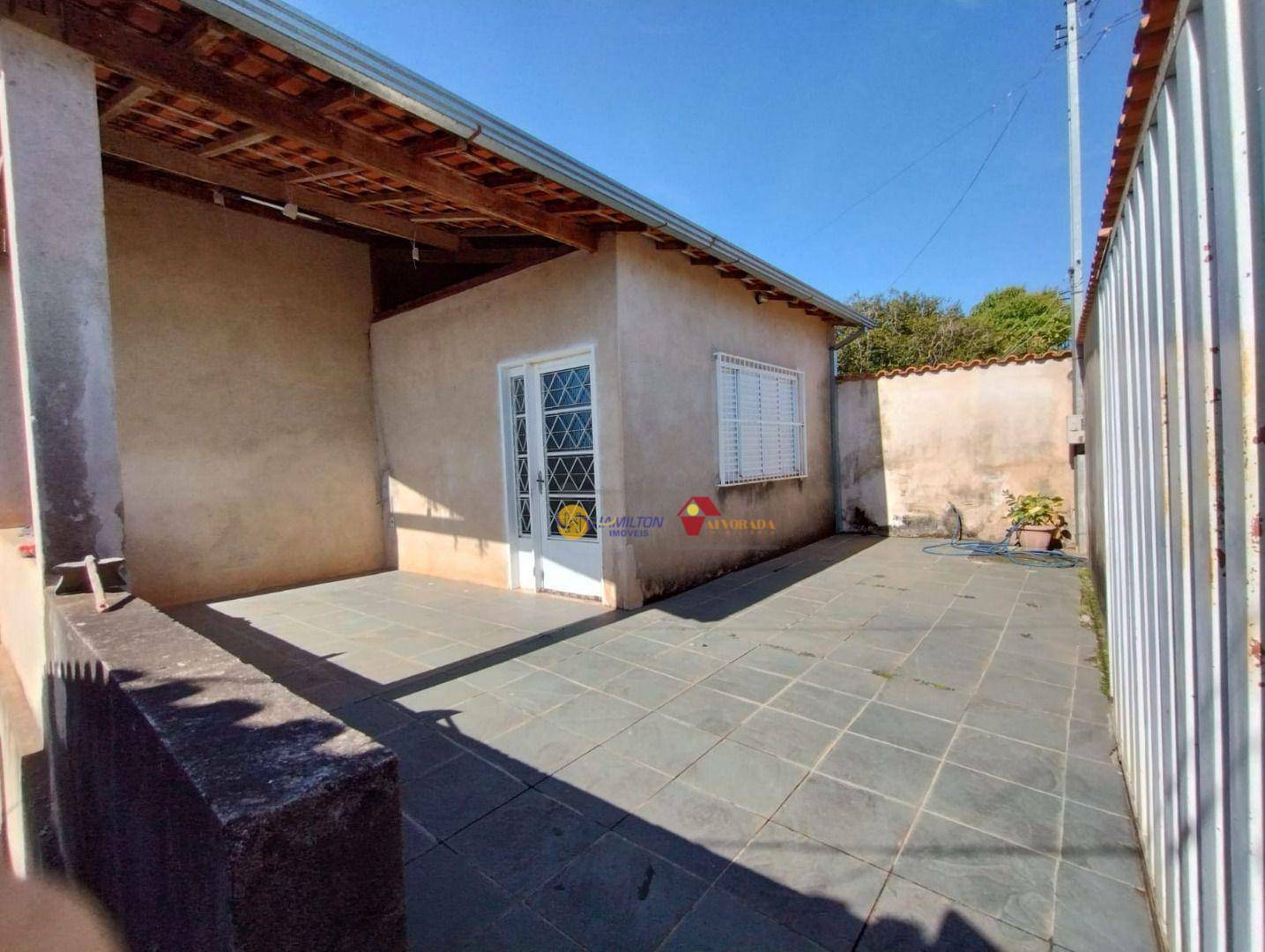 Casa à venda com 3 quartos, 200m² - Foto 1