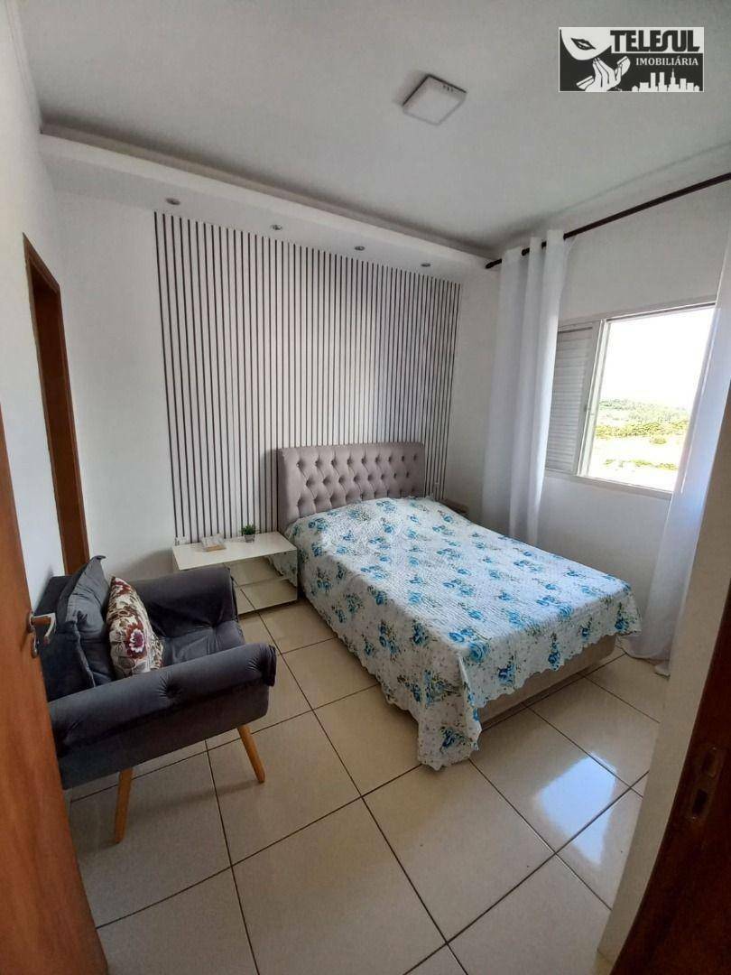 Casa à venda com 3 quartos, 200m² - Foto 2