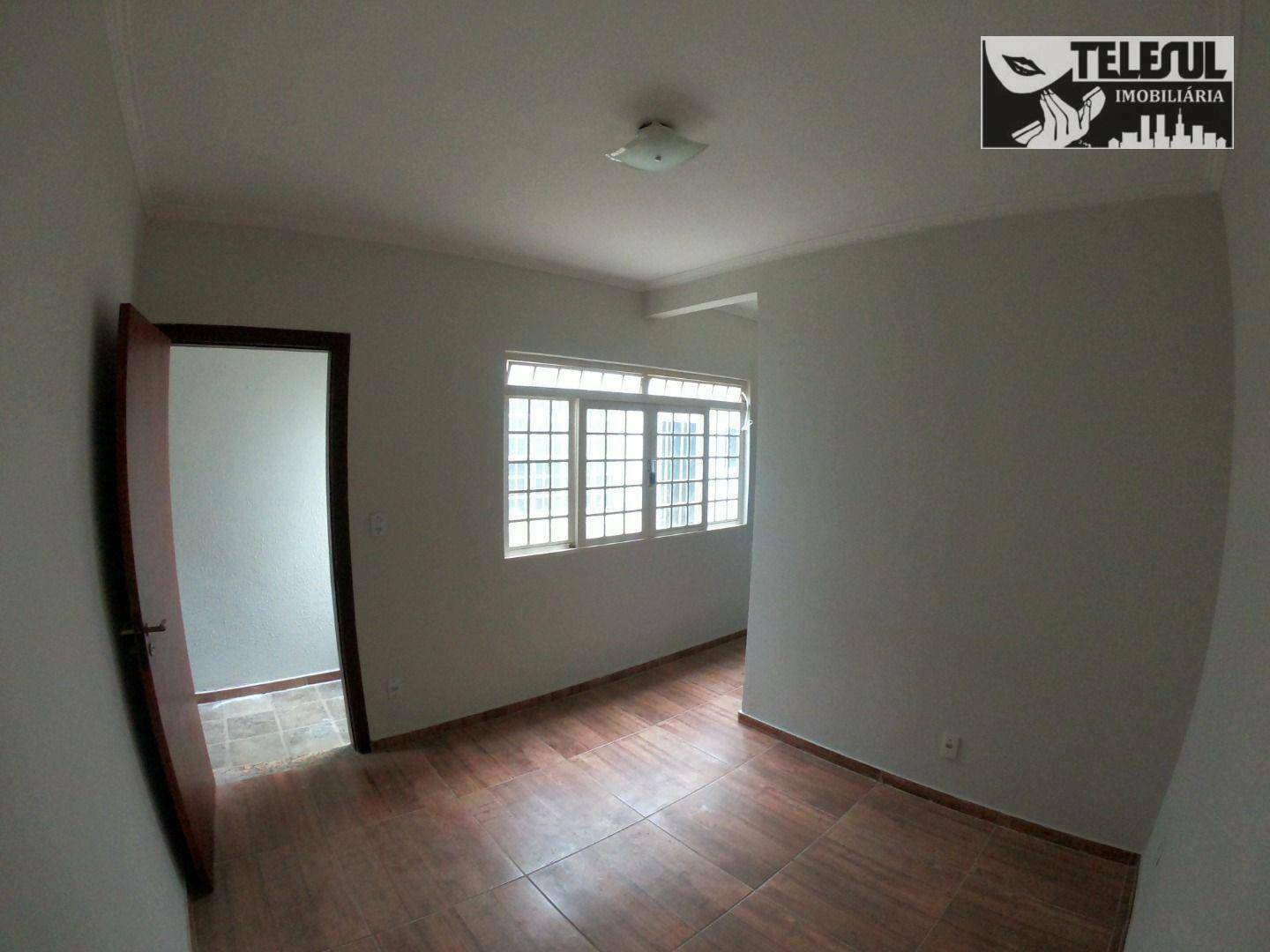 Casa à venda com 3 quartos, 220m² - Foto 1