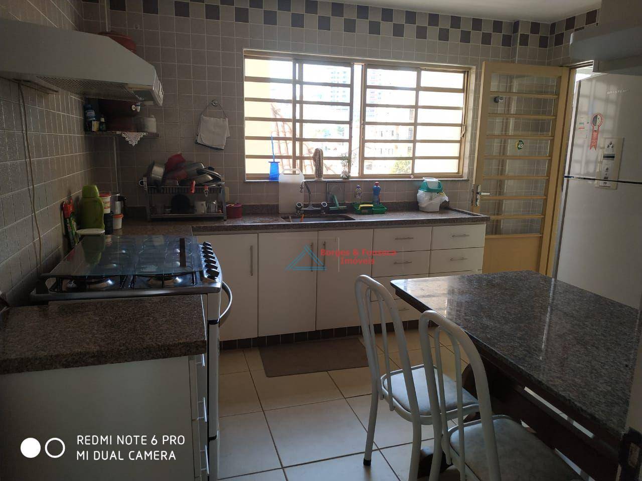 Apartamento à venda com 3 quartos, 212m² - Foto 11