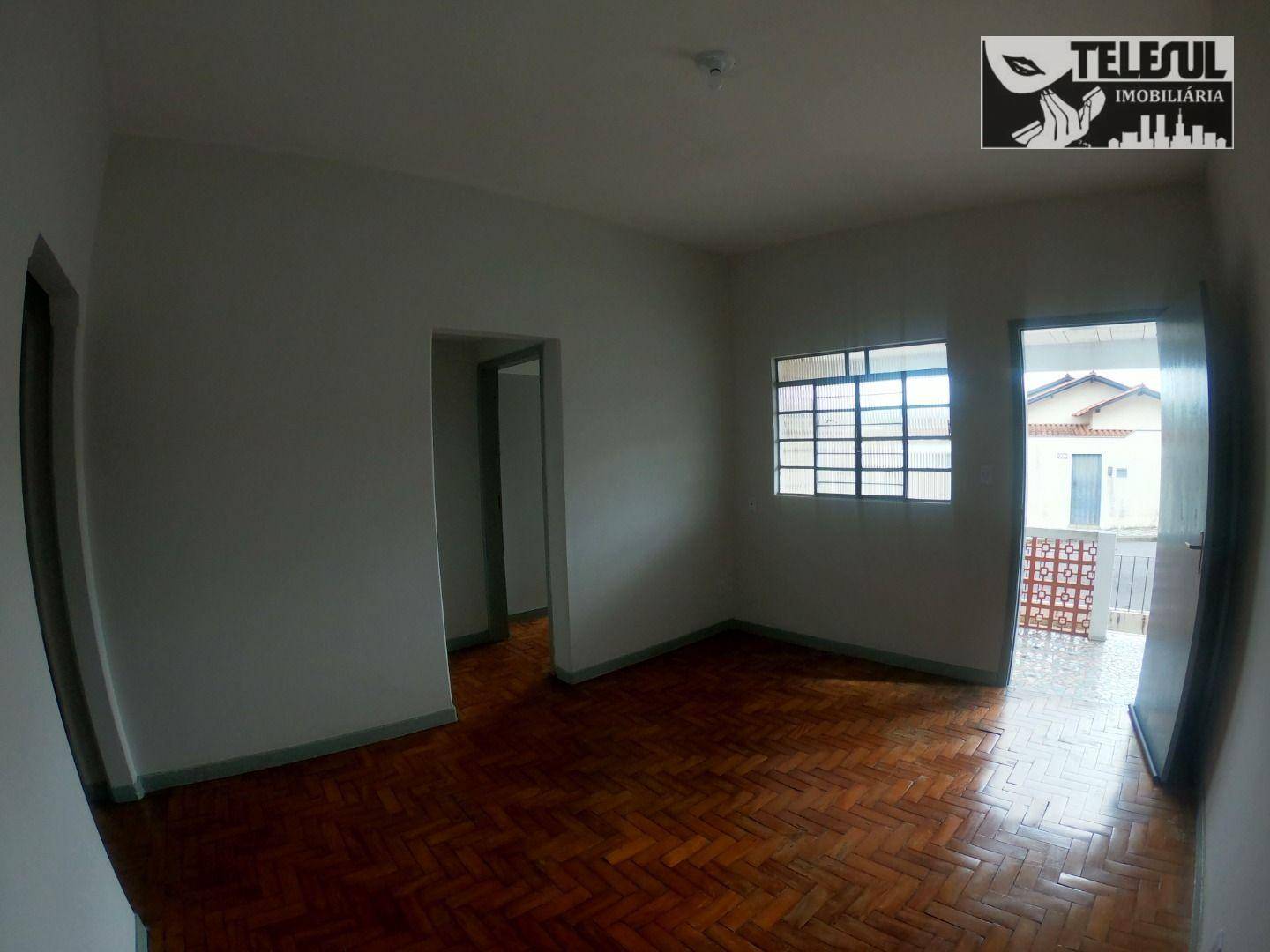 Casa à venda com 3 quartos, 215m² - Foto 1