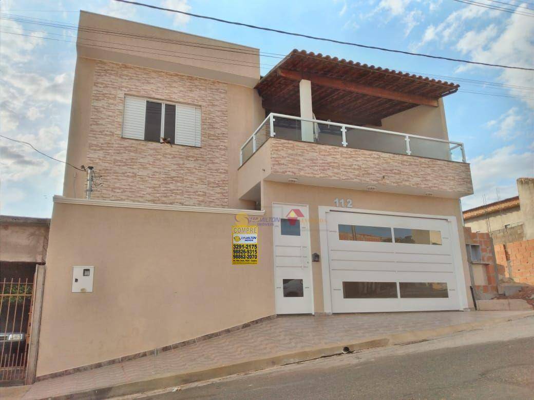 Casa à venda com 4 quartos, 200m² - Foto 1