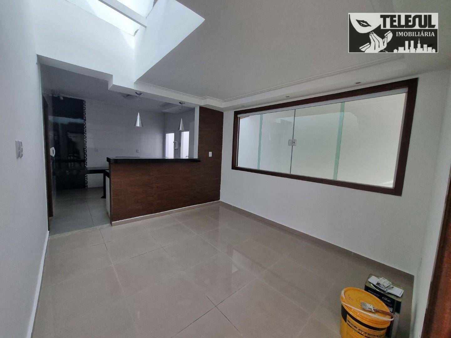 Casa à venda com 3 quartos, 250m² - Foto 1