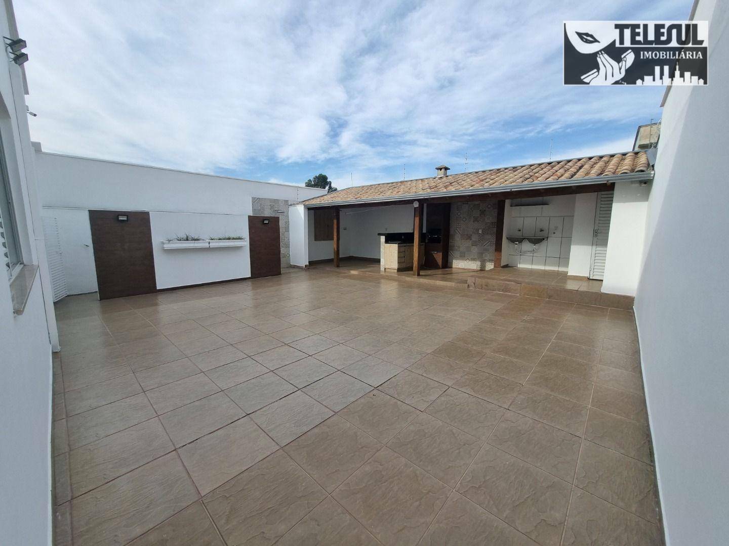 Casa à venda com 3 quartos, 250m² - Foto 11