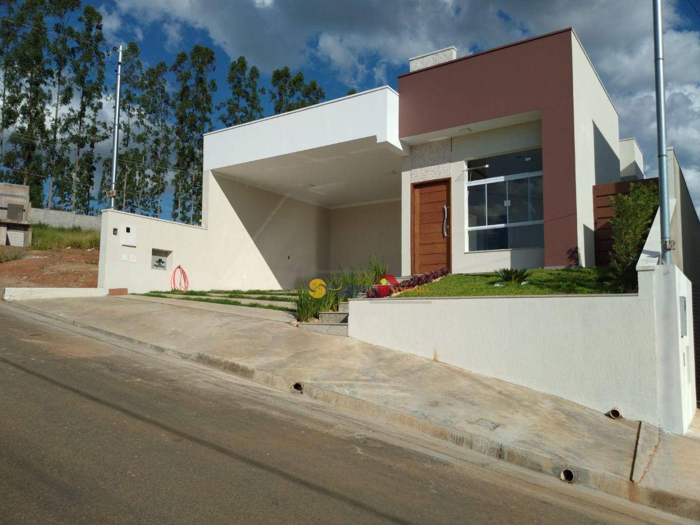 Casa de Condomínio à venda com 3 quartos, 302m² - Foto 1