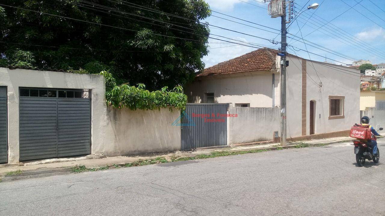 Casa à venda com 3 quartos, 952m² - Foto 1