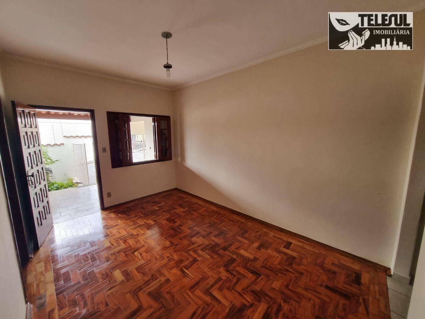 Casa à venda com 4 quartos, 199m² - Foto 1