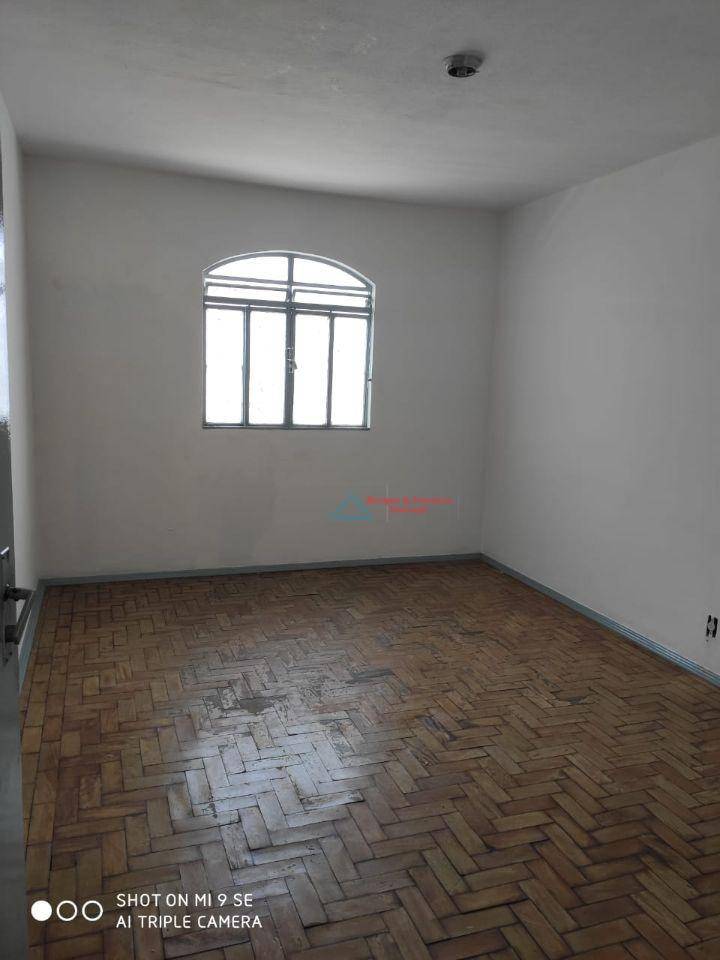 Casa à venda com 3 quartos, 228m² - Foto 4