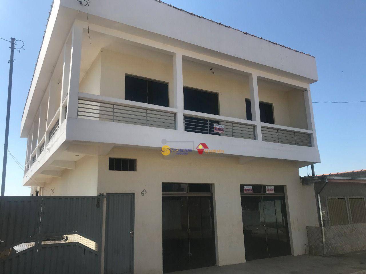 Casa à venda com 2 quartos, 220m² - Foto 1