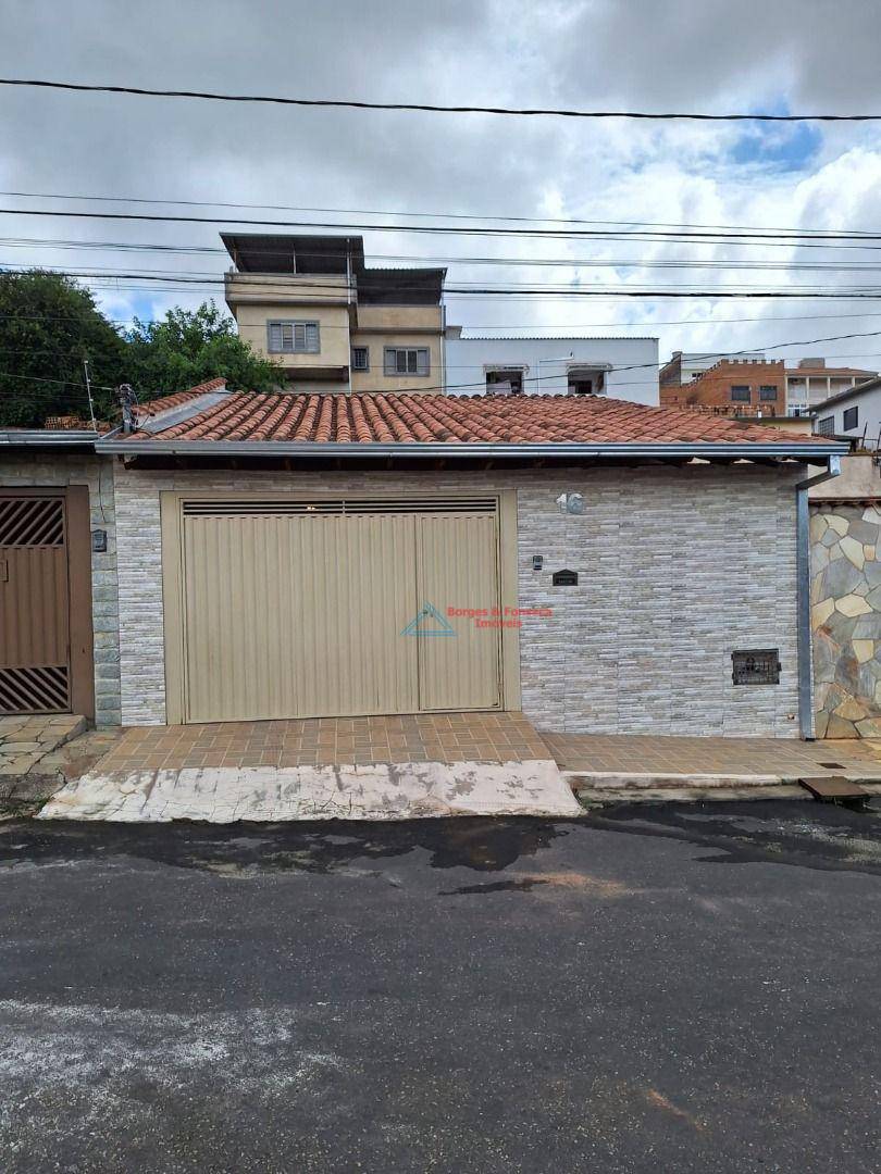 Casa à venda com 3 quartos, 139m² - Foto 1