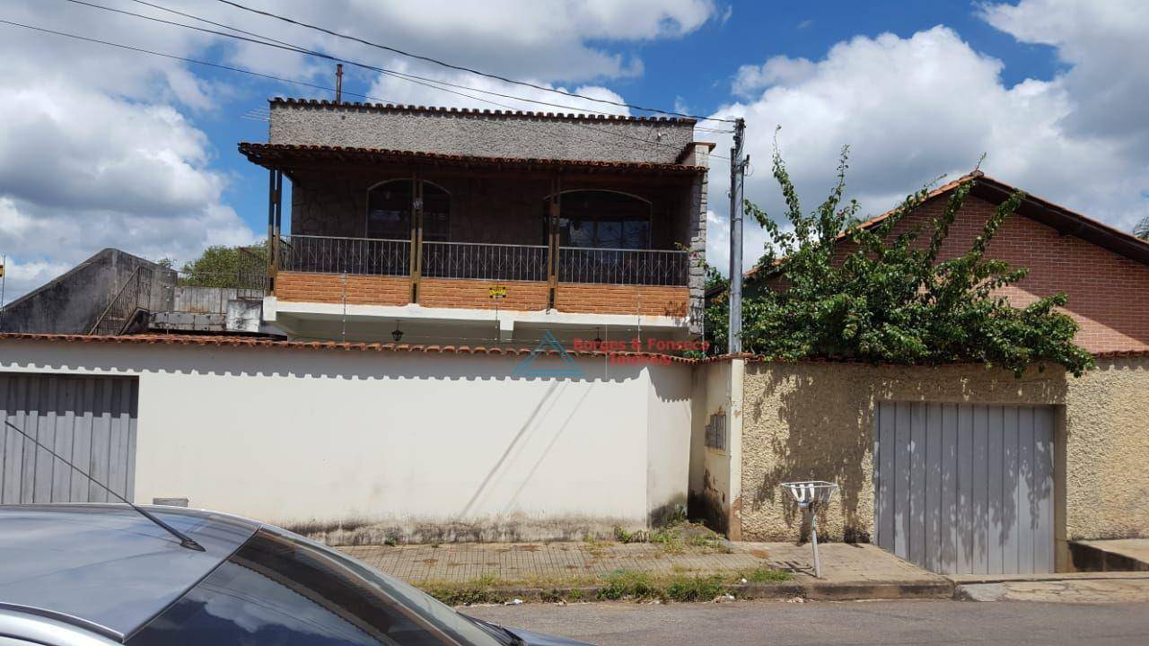 Casa à venda com 6 quartos, 360m² - Foto 1