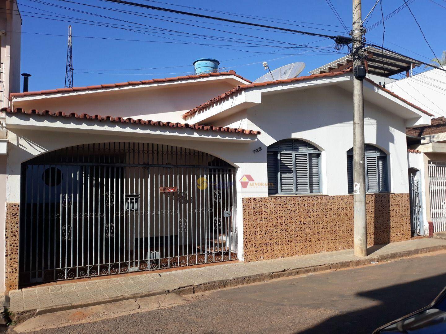 Casa à venda com 3 quartos, 286m² - Foto 1