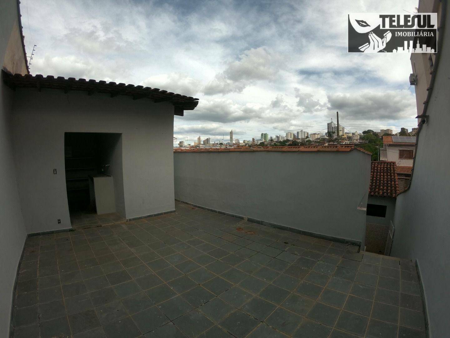 Casa à venda com 3 quartos, 220m² - Foto 12