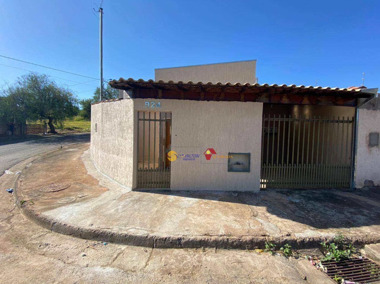 Casa para alugar com 2 quartos, 100m² - Foto 1